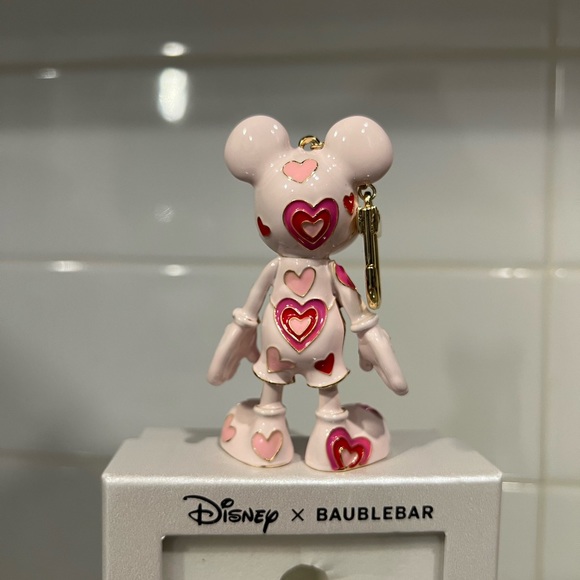 NIB Disney x BAUBLEBAR Gold & Multi Pink Hearts Mickey Mouse Keychain/Bag Charm - Picture 2 of 6